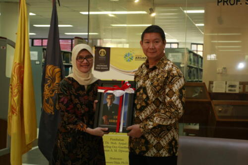 Bedah buku Prof. Sumitro